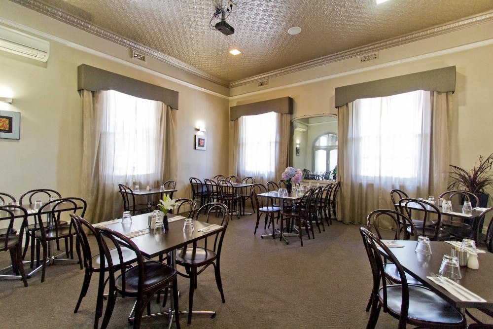 Deloraine Hotel Main image