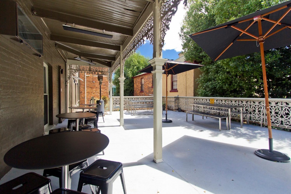 Deloraine Hotel